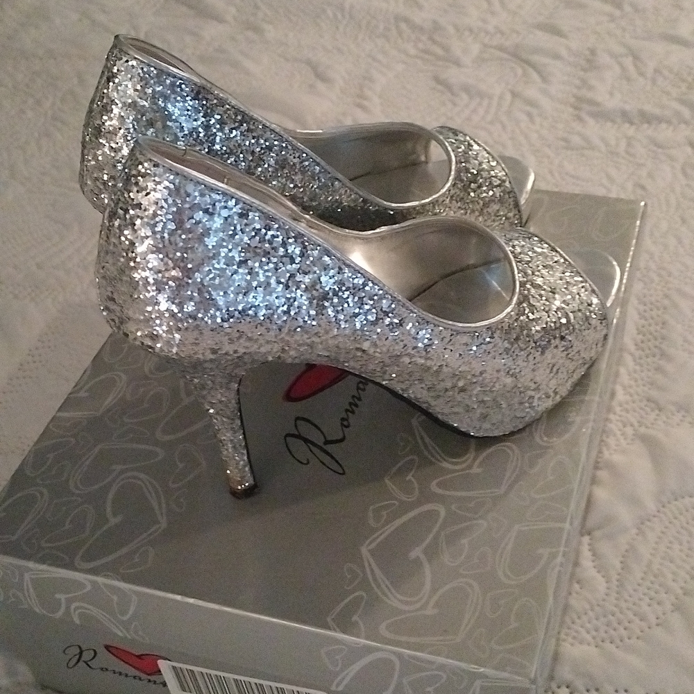⚜️ Romantic Soles Glitter Heels